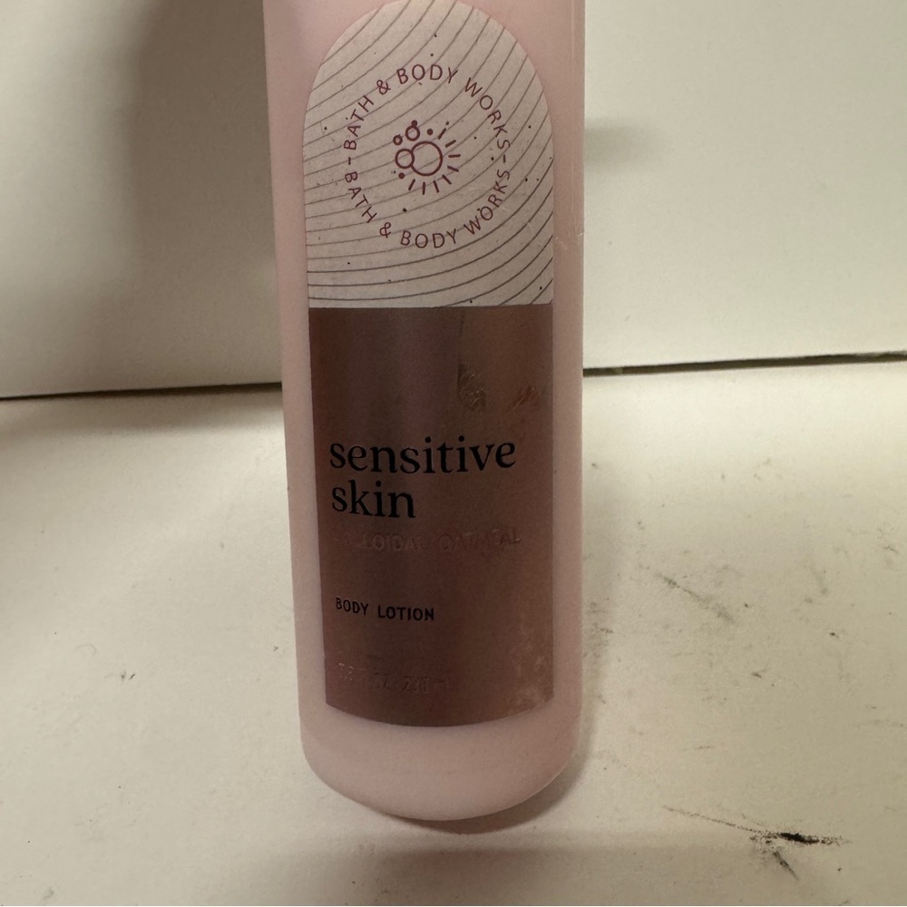 Bath & Body Works Sensitive Skin Colloidal Oatmeal Hydration Body Lotion 7.8 OZ - Picture 2 of 4